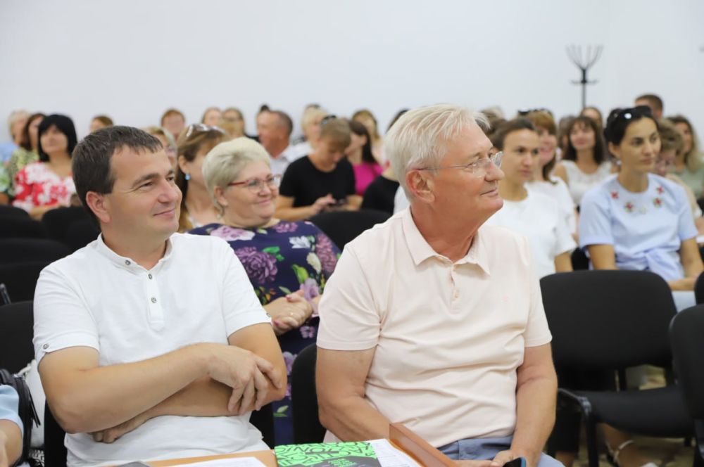 Людмила Пучкова: Под моим председательством, при участии сотрудников администрации и глав сельских поселений состоялось аппаратное совещание Людмила Пучкова: Под моим председательством, при участии сотрудников администрации и глав сельских поселений состоялось аппаратное совещание