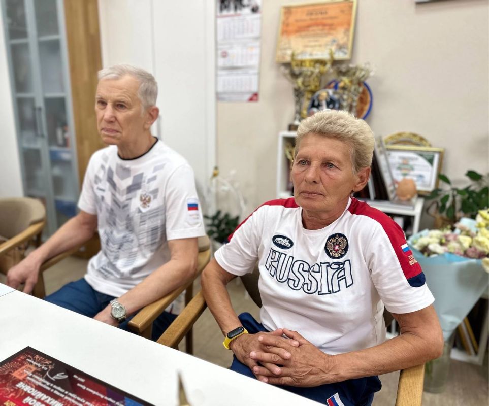 Ольга Торубарова: С большим удовольствием вручила благодарности Ивановой Тамаре Михайловне и Павленко Андрею Сергеевичу за значительный вклад в популяризацию физической культуры и спорта в Республике Крым Ольга Торубарова: С большим удовольствием вручила благодарности Ивановой Тамаре Михайловне и Павленко Андрею Сергеевичу за значительный вклад в популяризацию физической культуры и спорта в Республике Крым