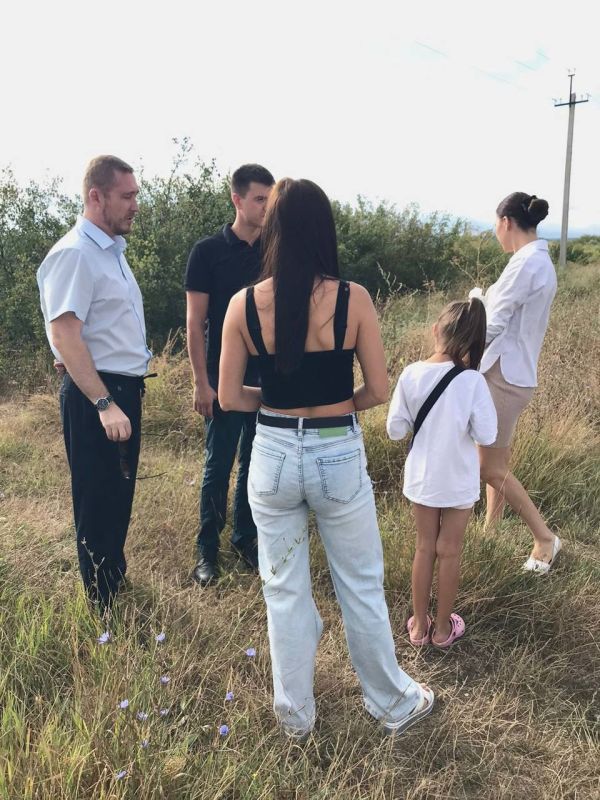 Сегодня рабочий день начал с выезда в Зуйское сельское поселение Сегодня рабочий день начал с выезда в Зуйское сельское поселение