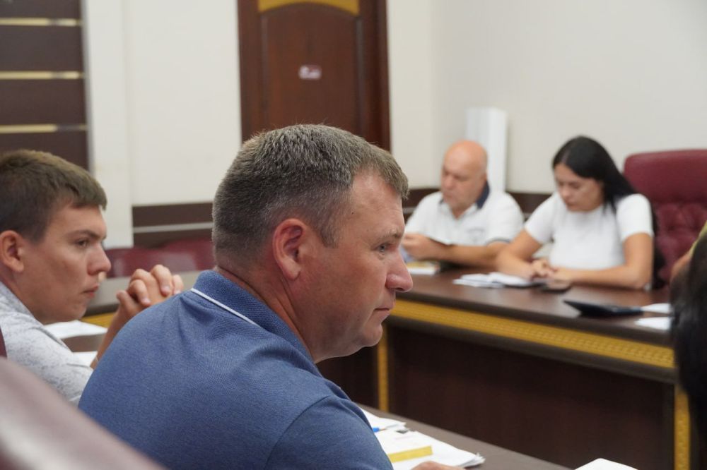 #городские_новости. И. о. главы администрации Олег КАТОРГИН провел аппаратное совещание по актуальным вопросам. В рабочей... #городские_новости. И. о. главы администрации Олег КАТОРГИН провел аппаратное совещание по актуальным вопросам. В рабочей...