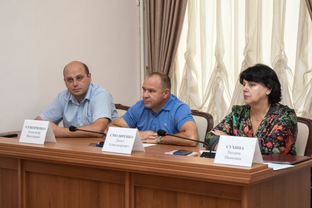 В Симферополе состоялось оперативно-хозяйственное совещание, в ходе которого руководители структурных подразделений отчитались о проделанной работе В Симферополе состоялось оперативно-хозяйственное совещание, в ходе которого руководители структурных подразделений отчитались о проделанной работе