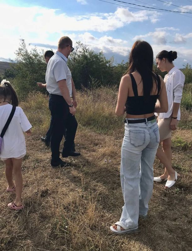 Сегодня рабочий день начал с выезда в Зуйское сельское поселение Сегодня рабочий день начал с выезда в Зуйское сельское поселение