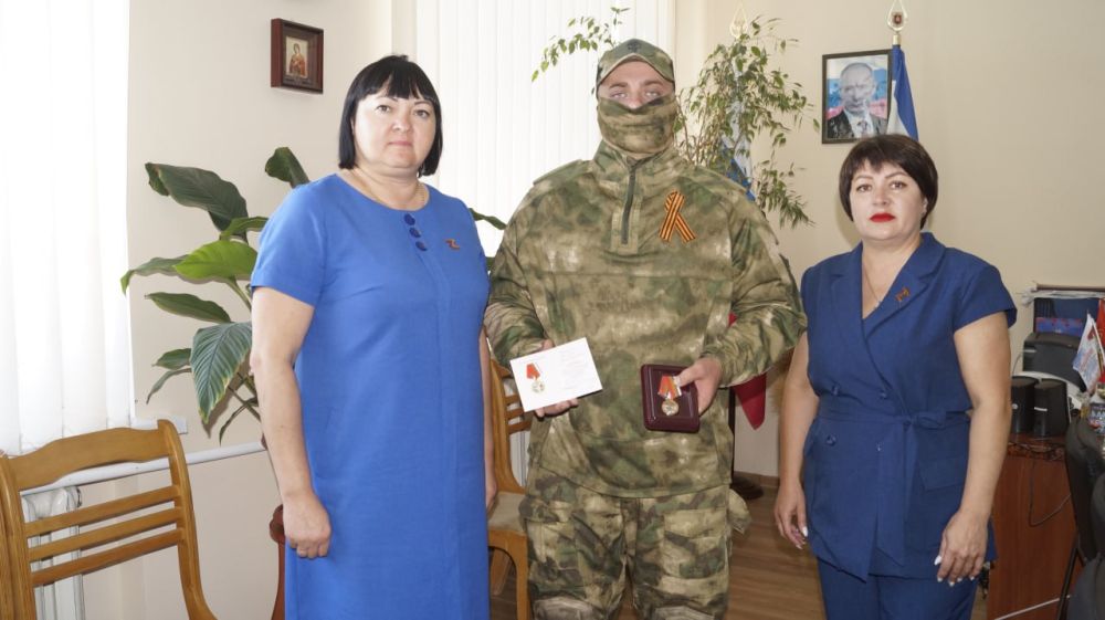 Виктория Грицай: Совместно с председателем Советского районного совета Еленой Пось вручили Памятные медали «80 лет... Виктория Грицай: Совместно с председателем Советского районного совета Еленой Пось вручили Памятные медали «80 лет...