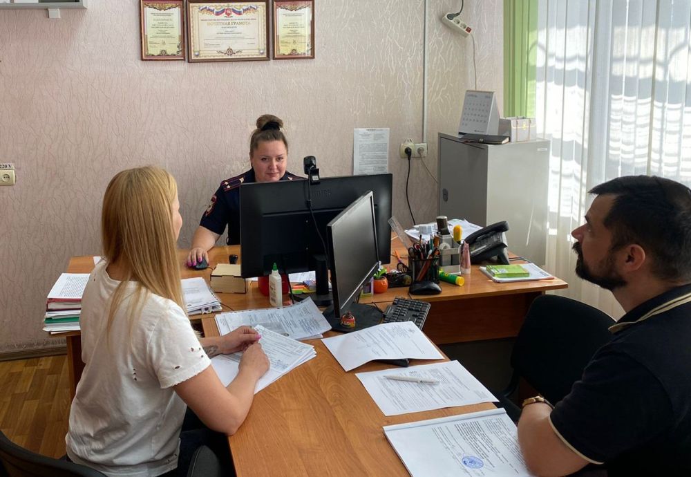 Общественники полиции Симферополя проверили подразделение по вопросам миграции Общественники полиции Симферополя проверили подразделение по вопросам миграции