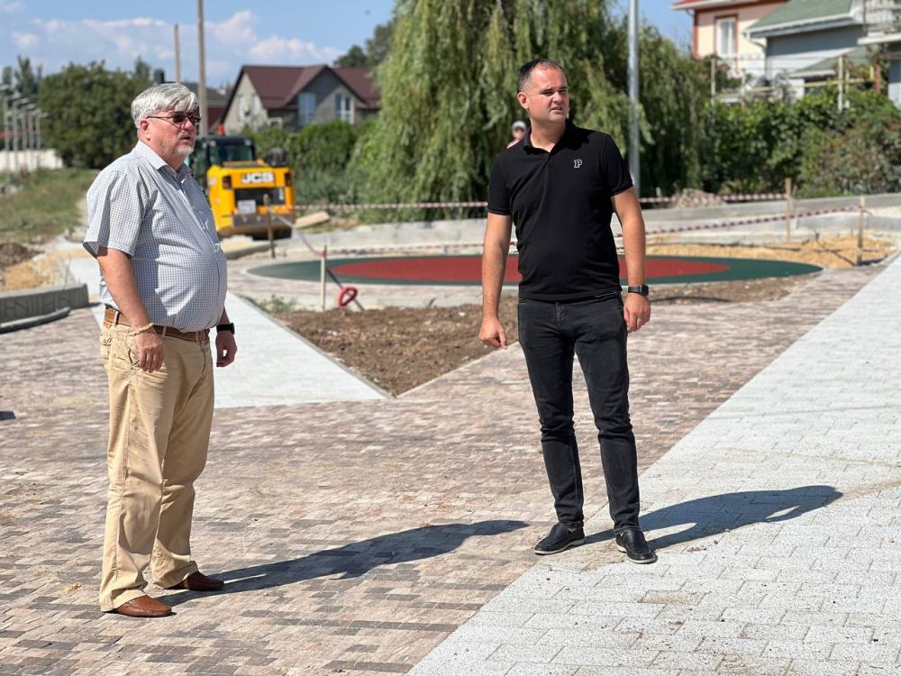 Игорь Ивин: В городе продолжается капитальный ремонт сквера «Крымская весна» Игорь Ивин: В городе продолжается капитальный ремонт сквера «Крымская весна»