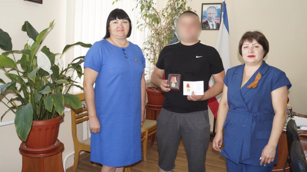 Виктория Грицай: Совместно с председателем Советского районного совета Еленой Пось вручили Памятные медали «80 лет... Виктория Грицай: Совместно с председателем Советского районного совета Еленой Пось вручили Памятные медали «80 лет...