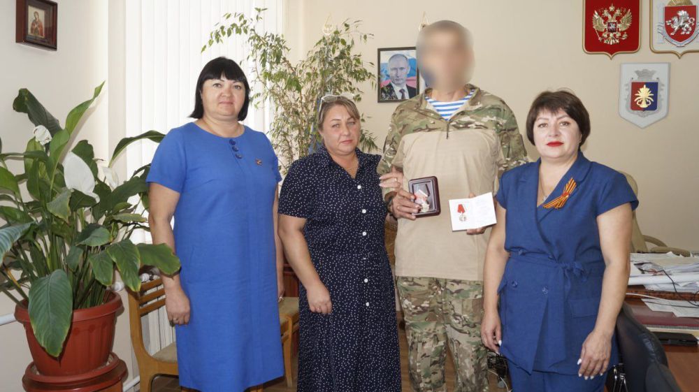 Виктория Грицай: Совместно с председателем Советского районного совета Еленой Пось вручили Памятные медали «80 лет... Виктория Грицай: Совместно с председателем Советского районного совета Еленой Пось вручили Памятные медали «80 лет...