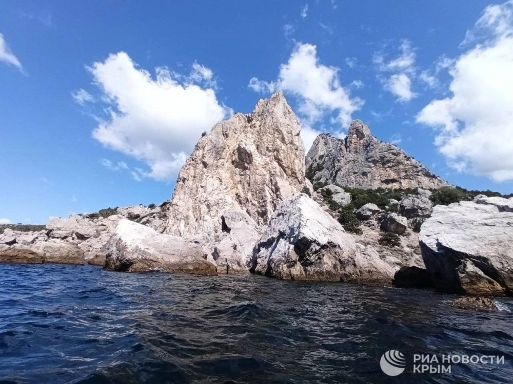 Удивительная красота гряды скал в Симеизе – в фотоленте РИА Новости Крым Удивительная красота гряды скал в Симеизе – в фотоленте РИА Новости Крым