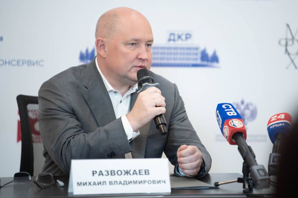 Михаил Развожаев: В этот четверг, 8 августа, в Севастополе стартуют показы спектакля «Матросская тишина» по одноимённой пьесе Александра Галича Михаил Развожаев: В этот четверг, 8 августа, в Севастополе стартуют показы спектакля «Матросская тишина» по одноимённой пьесе Александра Галича