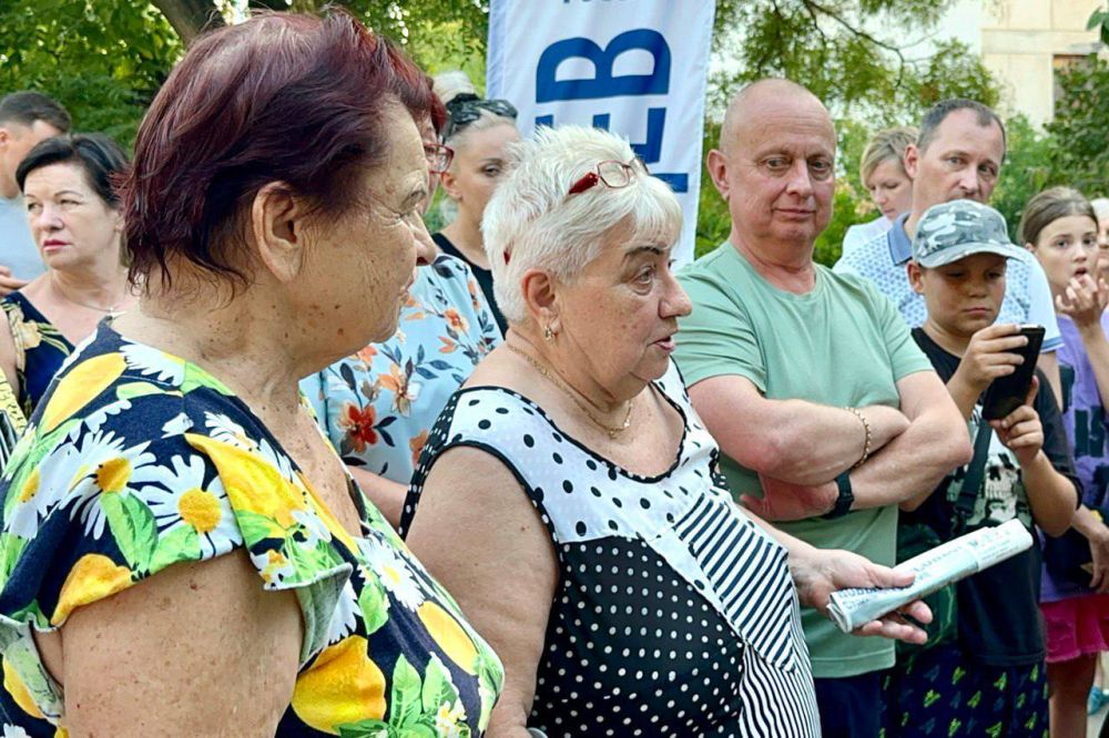 Владимир Немцев: Встретились с жителями домов по улице Шостака, Дмитрия Ульянова и проспекта Гагарина, чтобы обсудить их пожелания и просьбы по благоустройству дворовых территорий и всего района Владимир Немцев: Встретились с жителями домов по улице Шостака, Дмитрия Ульянова и проспекта Гагарина, чтобы обсудить их пожелания и просьбы по благоустройству дворовых территорий и всего района