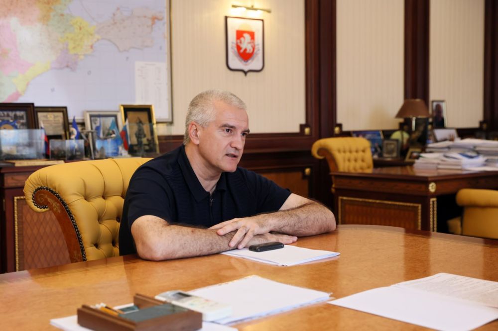 Дмитрий Чернышенко провел рабочую встречу с главой Республики Крым Сергеем Аксеновым Дмитрий Чернышенко провел рабочую встречу с главой Республики Крым Сергеем Аксеновым