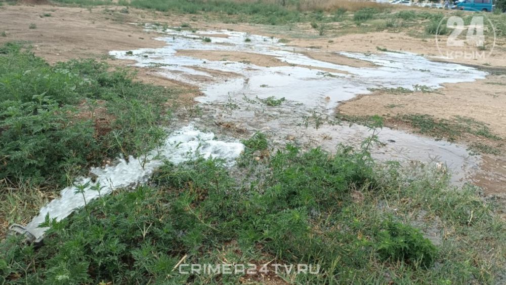 Часть Симферополя утром осталась без воды из-за порыва водовода в районе улицы Киевская Часть Симферополя утром осталась без воды из-за порыва водовода в районе улицы Киевская
