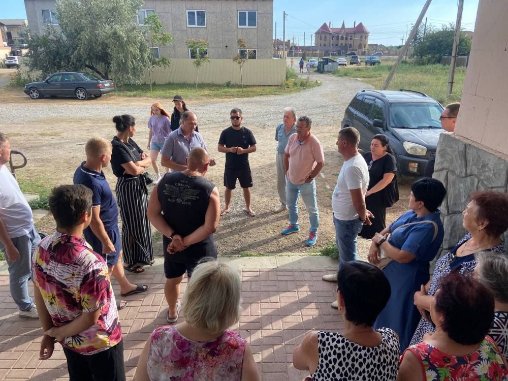 Владислав Хаджиев: Сегодня рабочий день с заместителем главы администрации Сакского района Сергеем Кирьяновым завершили в с. Прибрежное Владислав Хаджиев: Сегодня рабочий день с заместителем главы администрации Сакского района Сергеем Кирьяновым завершили в с. Прибрежное