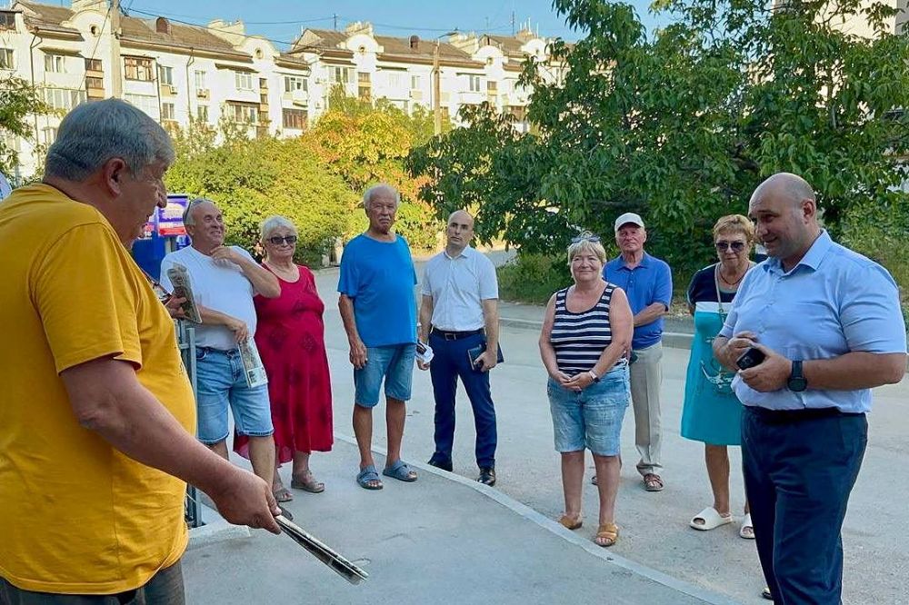 Владимир Немцев: Встретились с жителями домов по улице Шостака, Дмитрия Ульянова и проспекта Гагарина, чтобы обсудить их пожелания и просьбы по благоустройству дворовых территорий и всего района Владимир Немцев: Встретились с жителями домов по улице Шостака, Дмитрия Ульянова и проспекта Гагарина, чтобы обсудить их пожелания и просьбы по благоустройству дворовых территорий и всего района