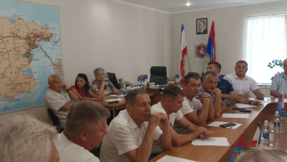 Захар Щегленко: Сегодня заместитель председателя Комитета Государственного Совета Республики Крым по строительству, транспорту и топливно-энергетическому комплексу Аксёнов Валерий Николаевич посетил наш район Захар Щегленко: Сегодня заместитель председателя Комитета Государственного Совета Республики Крым по строительству, транспорту и топливно-энергетическому комплексу Аксёнов Валерий Николаевич посетил наш район