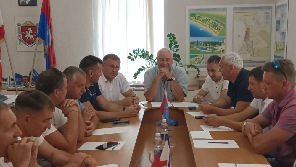 Захар Щегленко: Сегодня заместитель председателя Комитета Государственного Совета Республики Крым по строительству, транспорту и топливно-энергетическому комплексу Аксёнов Валерий Николаевич посетил наш район Захар Щегленко: Сегодня заместитель председателя Комитета Государственного Совета Республики Крым по строительству, транспорту и топливно-энергетическому комплексу Аксёнов Валерий Николаевич посетил наш район