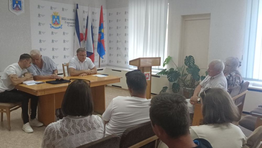 Захар Щегленко: Сегодня заместитель председателя Комитета Государственного Совета Республики Крым по строительству, транспорту и топливно-энергетическому комплексу Аксёнов Валерий Николаевич посетил наш район Захар Щегленко: Сегодня заместитель председателя Комитета Государственного Совета Республики Крым по строительству, транспорту и топливно-энергетическому комплексу Аксёнов Валерий Николаевич посетил наш район