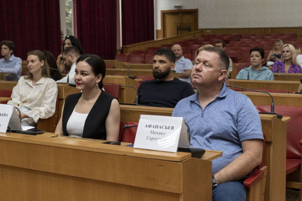 Принял участие в торжественной церемонии награждения команды города Симферополя, принявшей участие в Международной выставке-форуме «Россия» на ВДНХ Принял участие в торжественной церемонии награждения команды города Симферополя, принявшей участие в Международной выставке-форуме «Россия» на ВДНХ