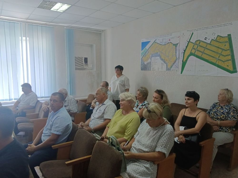 Захар Щегленко: Сегодня заместитель председателя Комитета Государственного Совета Республики Крым по строительству, транспорту и топливно-энергетическому комплексу Аксёнов Валерий Николаевич посетил наш район Захар Щегленко: Сегодня заместитель председателя Комитета Государственного Совета Республики Крым по строительству, транспорту и топливно-энергетическому комплексу Аксёнов Валерий Николаевич посетил наш район