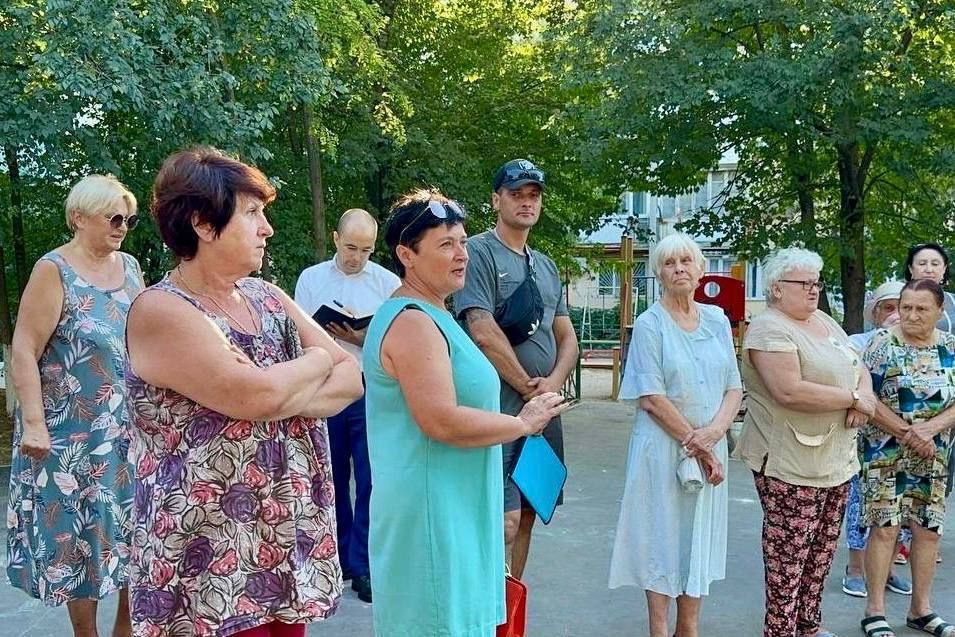 Владимир Немцев: Провел встречу с жителями домов улицы Вакуленчука и проспекта Юрия Гагарина, чтобы обсудить текущие вопросы и предложения по благоустройству дворовых территорий, района и нашего города Владимир Немцев: Провел встречу с жителями домов улицы Вакуленчука и проспекта Юрия Гагарина, чтобы обсудить текущие вопросы и предложения по благоустройству дворовых территорий, района и нашего города