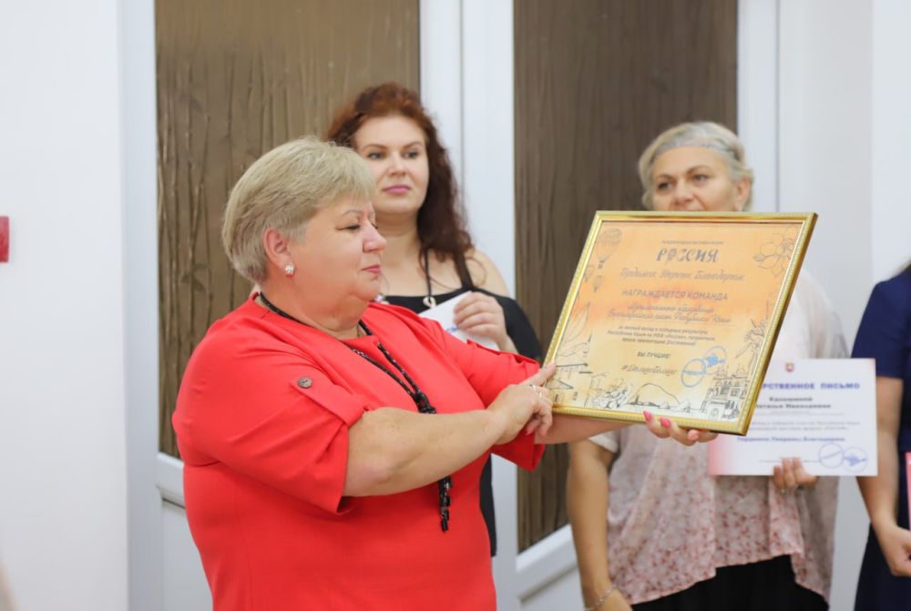 В администрации Бахчисарайского района прошло награждение участников организации и проведения презентации Крыма на московской выставке-форуме «Россия» на ВДНХ В администрации Бахчисарайского района прошло награждение участников организации и проведения презентации Крыма на московской выставке-форуме «Россия» на ВДНХ