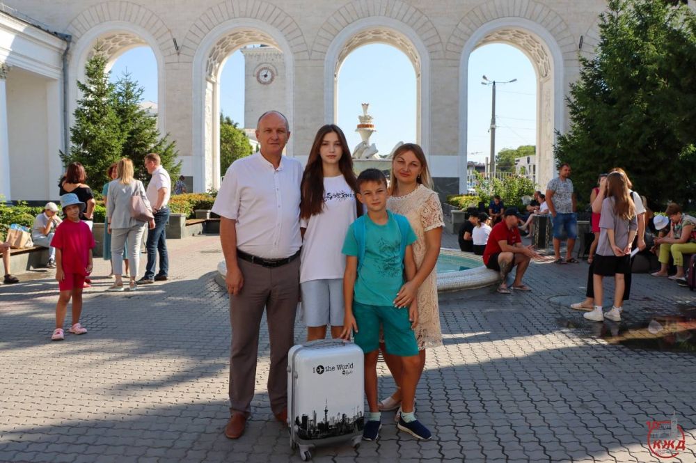 ДОЛ «Айвазовский» принял группу детей на IV смену ДОЛ «Айвазовский» принял группу детей на IV смену