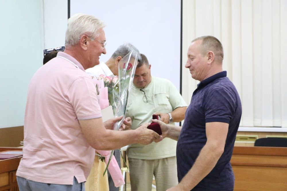 Ольга Урайкина: Заседание 71-й сессии Бахчисарайского районного совета началось с торжественного награждения участников... Ольга Урайкина: Заседание 71-й сессии Бахчисарайского районного совета началось с торжественного награждения участников...