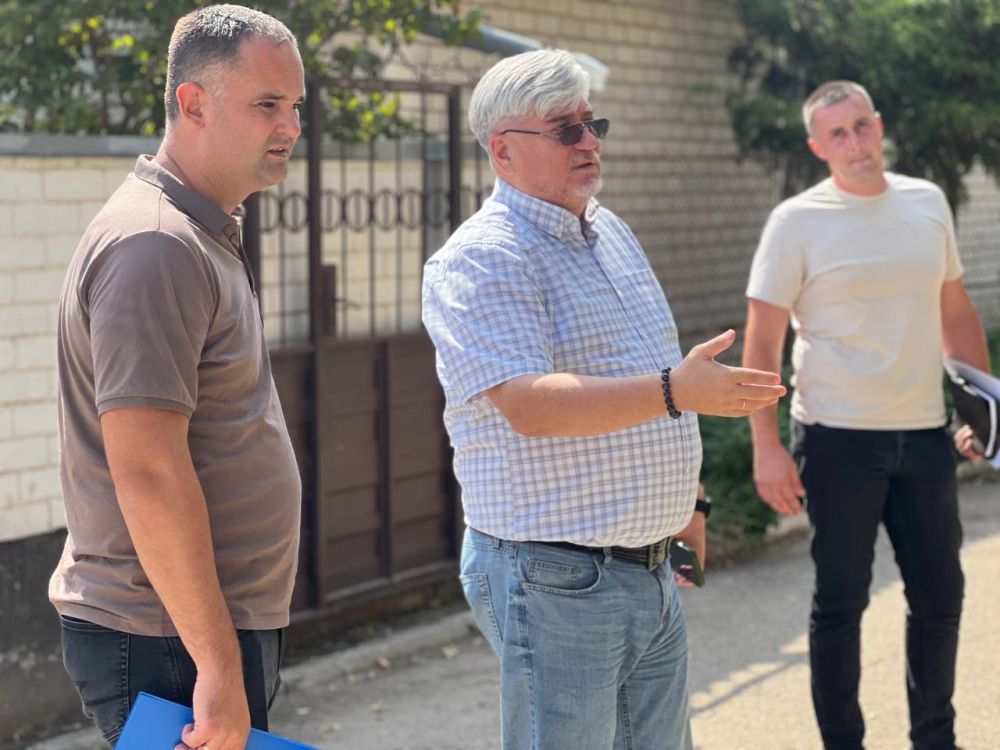 Игорь Ивин: Вторую половину дня провел во дворах города, где пообщался с председателями многоквартирных домов по ул. Крымских Партизан и Куйбышева Игорь Ивин: Вторую половину дня провел во дворах города, где пообщался с председателями многоквартирных домов по ул. Крымских Партизан и Куйбышева