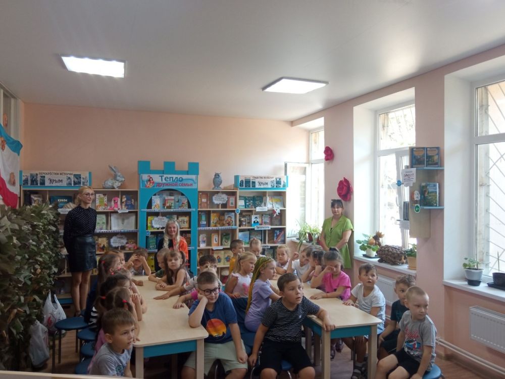 В читальном зале библиотеки-филиала №15 Централизованной системы детских библиотек Симферополя прошёл литературный час «Детские рассказы Зощенко», посвящённый 130 - летию со дня рождения Михаила Михайловича Зощенко В читальном зале библиотеки-филиала №15 Централизованной системы детских библиотек Симферополя прошёл литературный час «Детские рассказы Зощенко», посвящённый 130 - летию со дня рождения Михаила Михайловича Зощенко