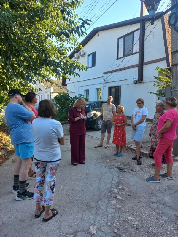 Эммилия Леонова: Провела встречу с жителями улицы Русской Эммилия Леонова: Провела встречу с жителями улицы Русской