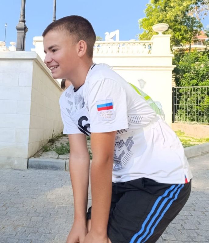 #праздник. Керчане приняли участие в легкоатлетическом забеге на вершину горы Митридат. Спортивное мероприятие приурочено ко Дню физкультурника и организовано Детско-юношеским клубом физической подготовки #праздник. Керчане приняли участие в легкоатлетическом забеге на вершину горы Митридат. Спортивное мероприятие приурочено ко Дню физкультурника и организовано Детско-юношеским клубом физической подготовки