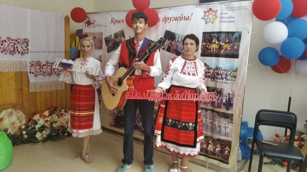 Крымские болгары посетили межнациональный лагерь «Крым собирает друзей» Крымские болгары посетили межнациональный лагерь «Крым собирает друзей»