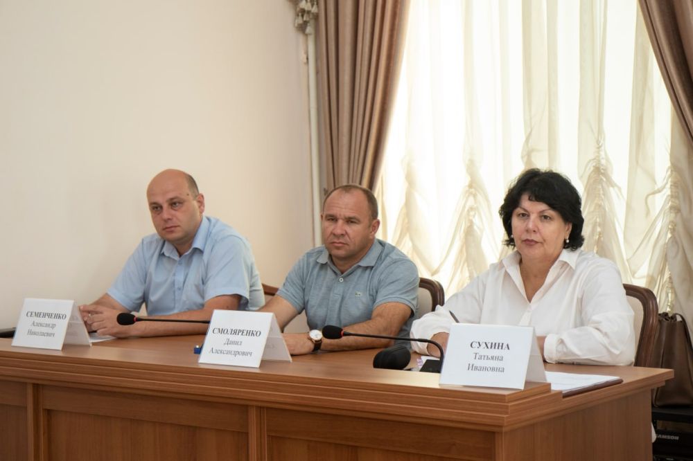 В Симферополе состоялось оперативно-хозяйственное совещание, в ходе которого руководители структурных подразделений отчитались о проделанной работе В Симферополе состоялось оперативно-хозяйственное совещание, в ходе которого руководители структурных подразделений отчитались о проделанной работе