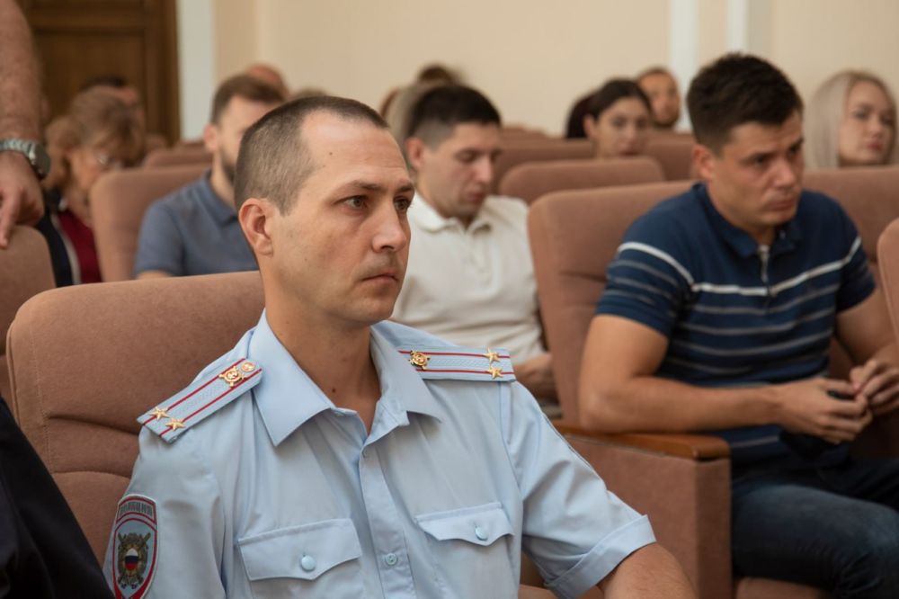 В Симферополе состоялось оперативно-хозяйственное совещание, в ходе которого руководители структурных подразделений отчитались о проделанной работе В Симферополе состоялось оперативно-хозяйственное совещание, в ходе которого руководители структурных подразделений отчитались о проделанной работе