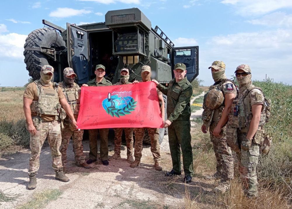 Офицеры СК из Крыма передали гуманитарную помощь железнодорожным войскам на фронт Офицеры СК из Крыма передали гуманитарную помощь железнодорожным войскам на фронт