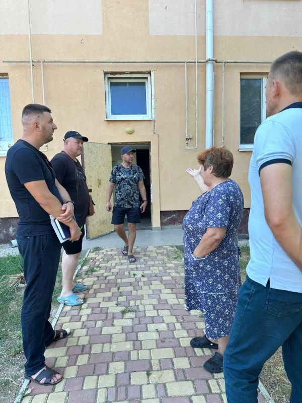 Заместители главы администрации Сакского района Сергей Кирьянов, Андрей Польченко посетили с. Фрунзе и пгт Заместители главы администрации Сакского района Сергей Кирьянов, Андрей Польченко посетили с. Фрунзе и пгт