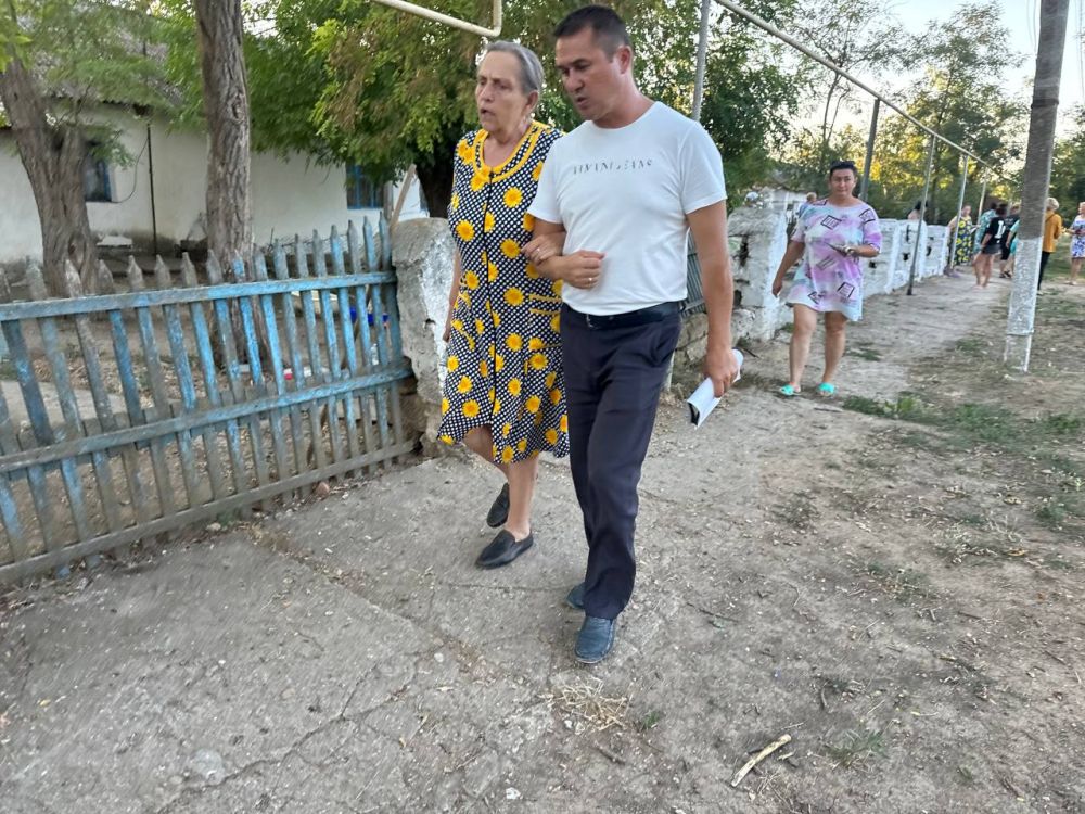 Александр Дудинов: Вместе с главой муниципального образования Черноморский район Алексеем Шипицыным провели встречу с жителями сел Далекое, Журавлевка, Зоряное Александр Дудинов: Вместе с главой муниципального образования Черноморский район Алексеем Шипицыным провели встречу с жителями сел Далекое, Журавлевка, Зоряное
