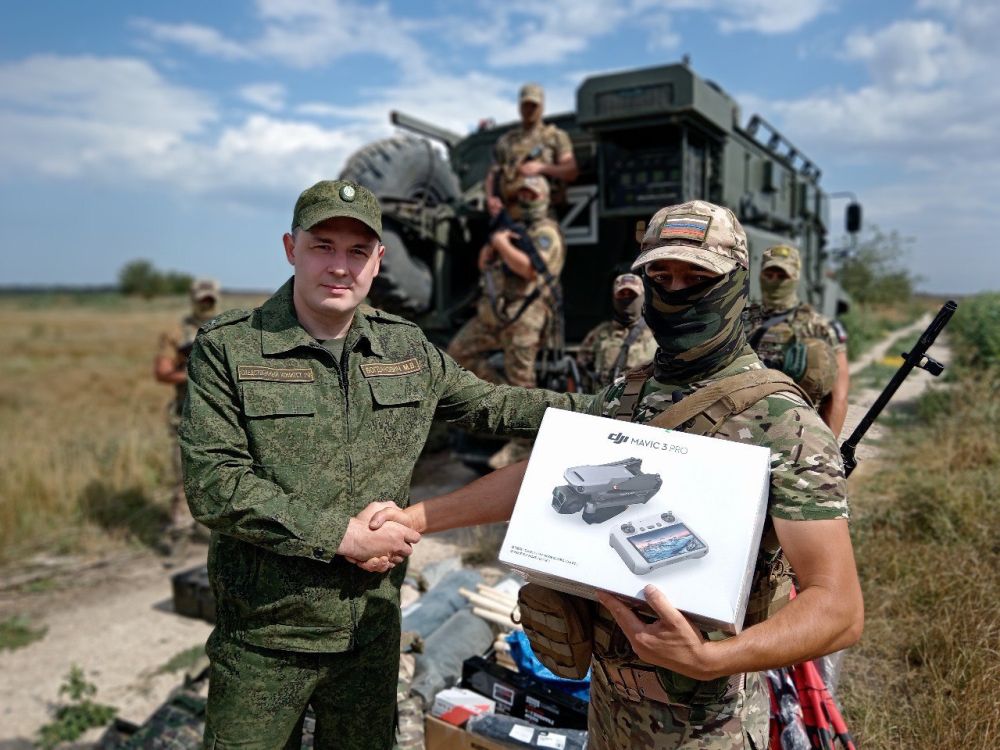 Офицеры СК из Крыма передали гуманитарную помощь железнодорожным войскам на фронт Офицеры СК из Крыма передали гуманитарную помощь железнодорожным войскам на фронт