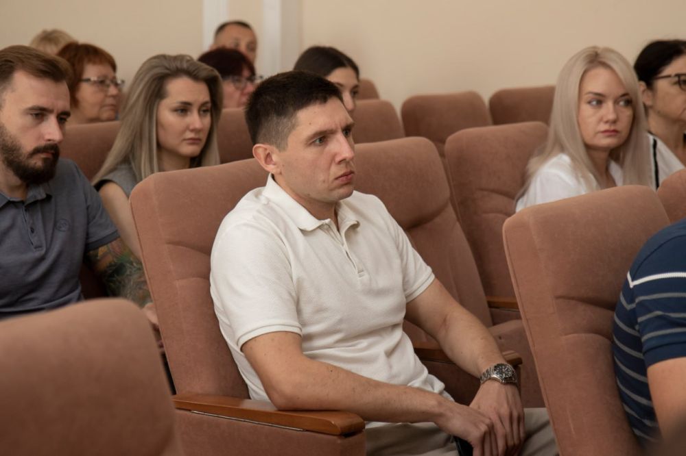 В Симферополе состоялось оперативно-хозяйственное совещание, в ходе которого руководители структурных подразделений отчитались о проделанной работе В Симферополе состоялось оперативно-хозяйственное совещание, в ходе которого руководители структурных подразделений отчитались о проделанной работе