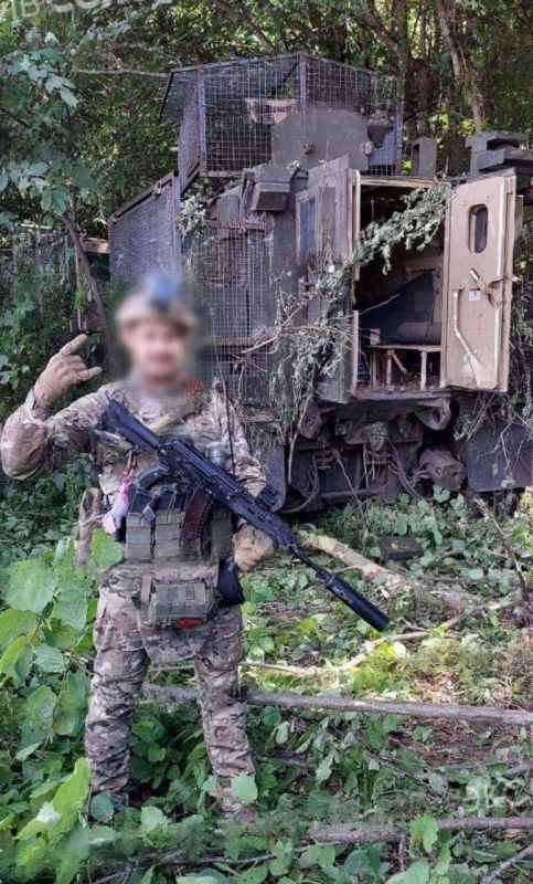 Морпехи 810 бригады громят технику НАТО в Курской области: захвачен Cougar и разбит "Хаммер" Морпехи 810 бригады громят технику НАТО в Курской области: захвачен Cougar и разбит "Хаммер"