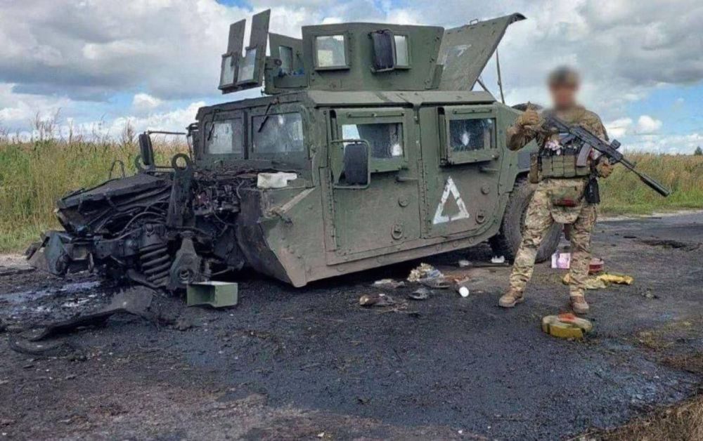 Морпехи 810 бригады громят технику НАТО в Курской области: захвачен Cougar и разбит "Хаммер" Морпехи 810 бригады громят технику НАТО в Курской области: захвачен Cougar и разбит "Хаммер"