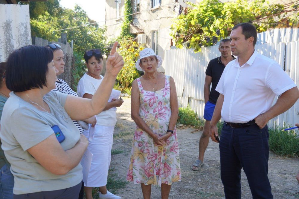 #в_диалоге_с_керчанами. Продолжаются выездные встречи с жителями по вопросу выбора управляющей компании. Тем домам, которые... #в_диалоге_с_керчанами. Продолжаются выездные встречи с жителями по вопросу выбора управляющей компании. Тем домам, которые...