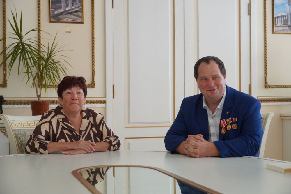 Олег Каторгин: #своих_не_бросаем. Керчанину Александру ЗАВГОРОДНЕМУ вручили Медаль «За храбрость» 2 степени. Сегодня вместе с главой муниципального образования Ольгой СОЛОДИЛОВОЙ, представителем военного комиссариата Керчи встретились с Героем Олег Каторгин: #своих_не_бросаем. Керчанину Александру ЗАВГОРОДНЕМУ вручили Медаль «За храбрость» 2 степени. Сегодня вместе с главой муниципального образования Ольгой СОЛОДИЛОВОЙ, представителем военного комиссариата Керчи встретились с Героем
