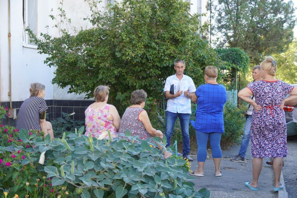 #в_диалоге_с_керчанами. Продолжаются выездные встречи с жителями по вопросу выбора управляющей компании. Тем домам, которые... #в_диалоге_с_керчанами. Продолжаются выездные встречи с жителями по вопросу выбора управляющей компании. Тем домам, которые...