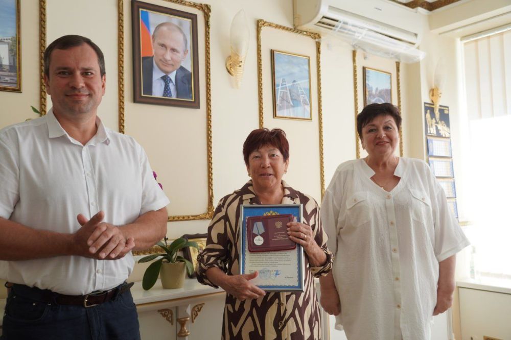 Олег Каторгин: #своих_не_бросаем. Керчанину Александру ЗАВГОРОДНЕМУ вручили Медаль «За храбрость» 2 степени. Сегодня вместе с главой муниципального образования Ольгой СОЛОДИЛОВОЙ, представителем военного комиссариата Керчи встретились с Героем Олег Каторгин: #своих_не_бросаем. Керчанину Александру ЗАВГОРОДНЕМУ вручили Медаль «За храбрость» 2 степени. Сегодня вместе с главой муниципального образования Ольгой СОЛОДИЛОВОЙ, представителем военного комиссариата Керчи встретились с Героем