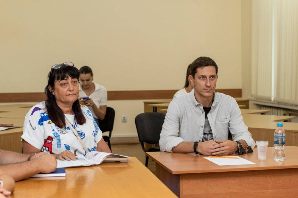 Глава администрации Симферополя Михаил Афанасьев провёл личный приём граждан, в ходе которого к нему обратились 7 симферопольцев Глава администрации Симферополя Михаил Афанасьев провёл личный приём граждан, в ходе которого к нему обратились 7 симферопольцев