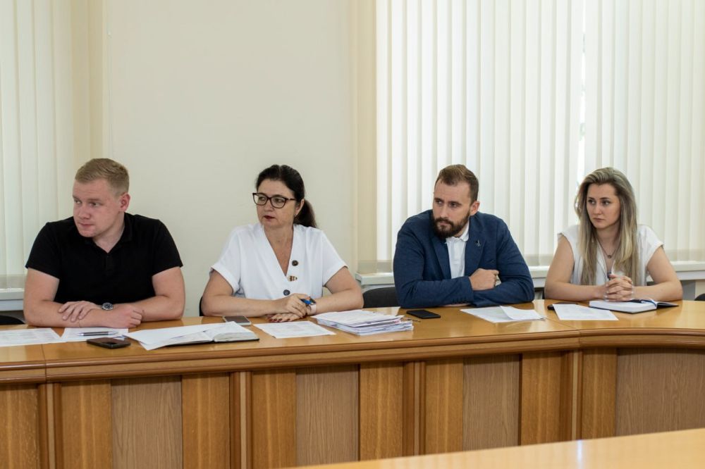 Глава администрации Симферополя Михаил Афанасьев провёл личный приём граждан, в ходе которого к нему обратились 7 симферопольцев Глава администрации Симферополя Михаил Афанасьев провёл личный приём граждан, в ходе которого к нему обратились 7 симферопольцев