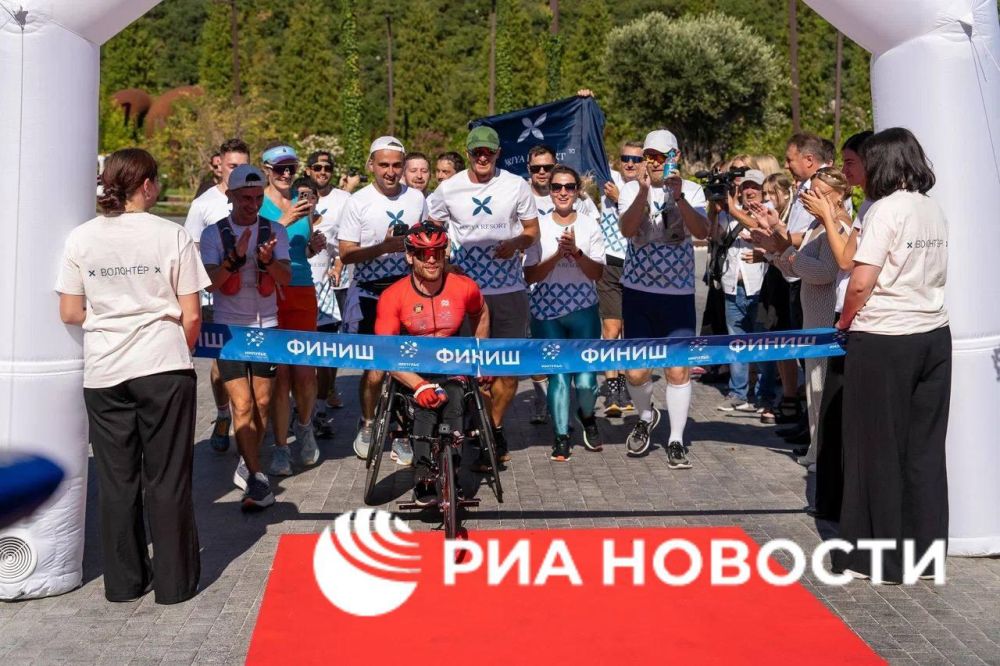 Российский параатлет Ярослав Святославский установил рекорд в одиночном ультратриатлоне, преодолев за 6 дней почти 500 км от Сочи до Крыма, сообщили РИА Новости организаторы мероприятия Российский параатлет Ярослав Святославский установил рекорд в одиночном ультратриатлоне, преодолев за 6 дней почти 500 км от Сочи до Крыма, сообщили РИА Новости организаторы мероприятия