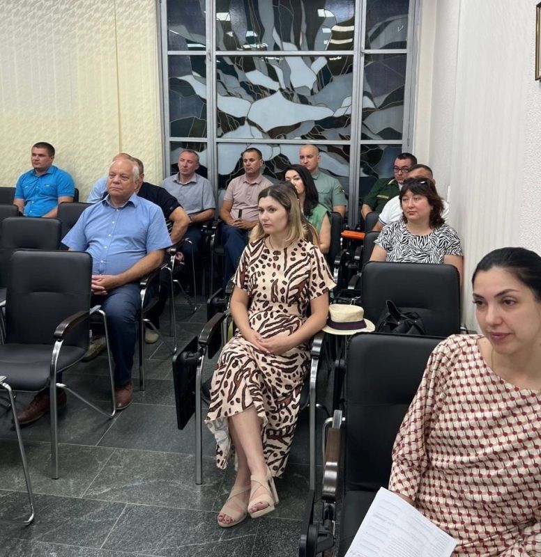 Ольга Славгородская наградила участников организации и проведения презентации Крыма на выставке-форуме «Россия» на ВДНХ Ольга Славгородская наградила участников организации и проведения презентации Крыма на выставке-форуме «Россия» на ВДНХ