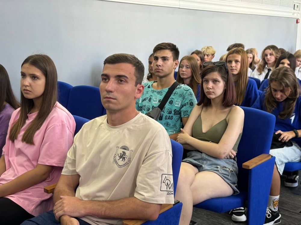 Александр Дудинов: Вместе с председателем Государственного комитета молодежной политики Алексеем Зинченко провели встречу с черноморской молодежью Александр Дудинов: Вместе с председателем Государственного комитета молодежной политики Алексеем Зинченко провели встречу с черноморской молодежью